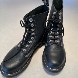 DR. MARTEN’S 1460 PASCAL WOMEN'S HARDWARE LACE UP BOOTS- Black